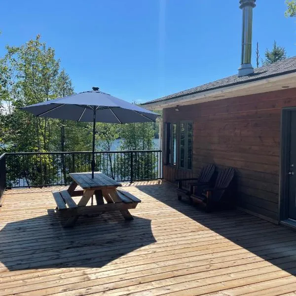 Les Chalets du Lac Grenier, hotel v destinaci Chertsey