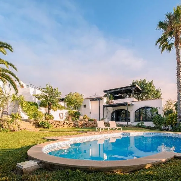 Suite Swimming Pool Quinta da Eira 140 years old, hotel v Loulé