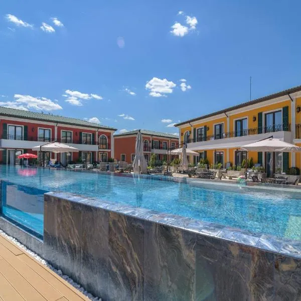 Villas for 4 or 6 Adults in Therma Village - All inclusive & Private Beach & Free Parking, hotel in Kranevo