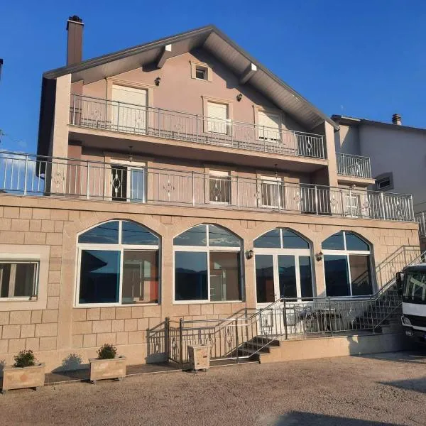 Apartman Dakovic, hotel in Zlatište