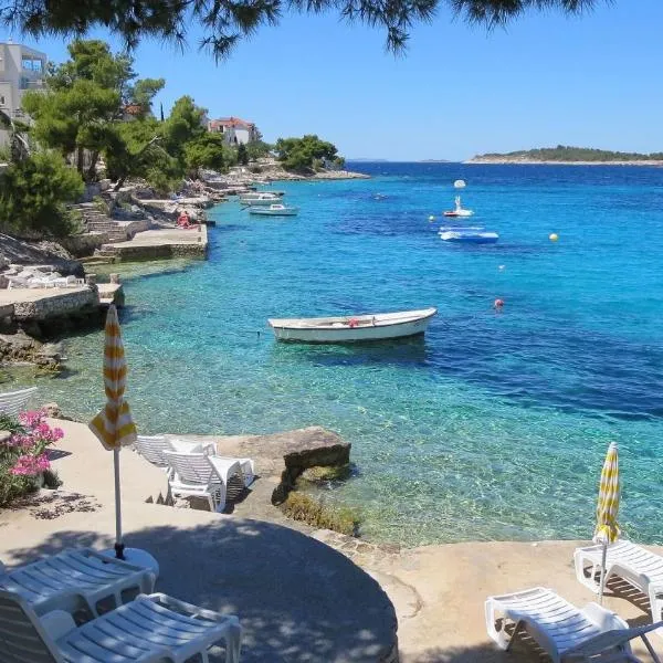 Apartments Orhidea, hotel di Primosten