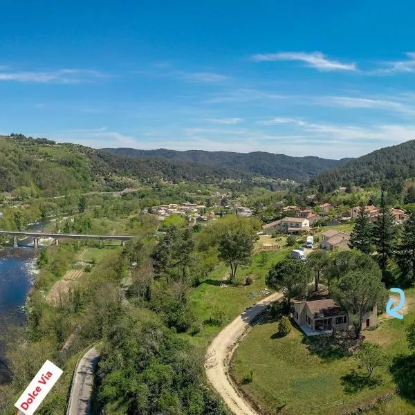 Location Vallée, hotel v destinaci Saint-Fortunat-sur-Eyrieux