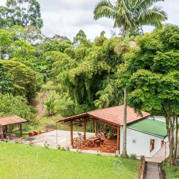 Agradable cabaña cafetera con jacuzzi a 12 min del centro de pereira, hotel v destinaci Pereira