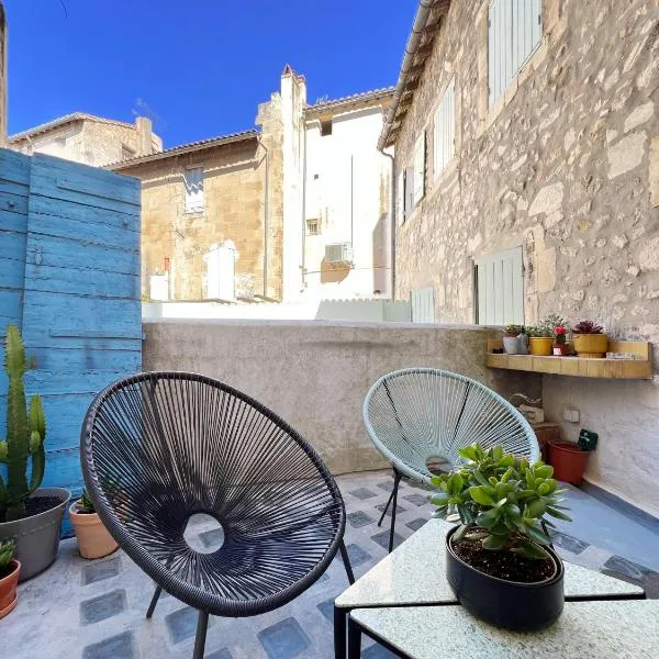 Spacious 2br in Arles Historical Center With Terrace, hotel en Arles
