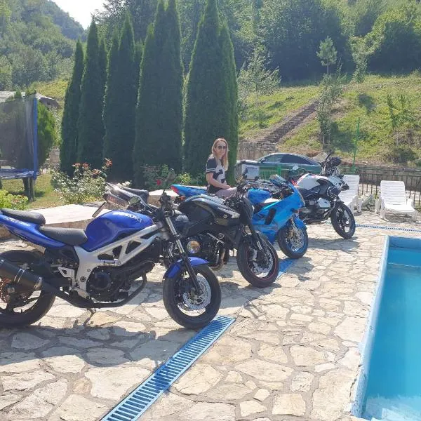 Viesnīca Etno Selo VRELO & Camping pilsētā Berane