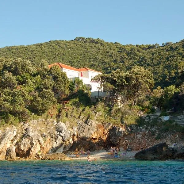 Apartments by the sea Kozarica, Mljet - 4950, хотел в Kozarica