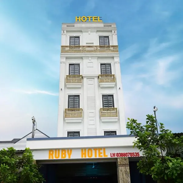 Ruby Hotel - Tân Uyên - Bình Dương, hotelli kohteessa Xóm Bình Co