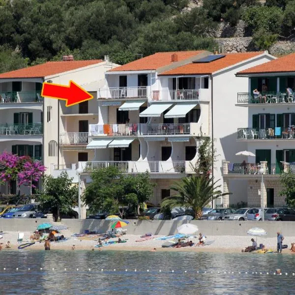 Apartments by the sea Podgora, Makarska - 6713, отель в Подгоре