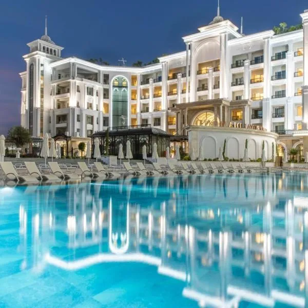 Merit Royal Diamond Hotel & SPA: Lapta'da bir otel