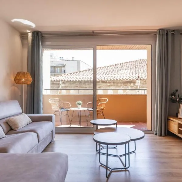 Bravissimo Falcó, 3 bedrooms and balcony, hotelli Gironassa