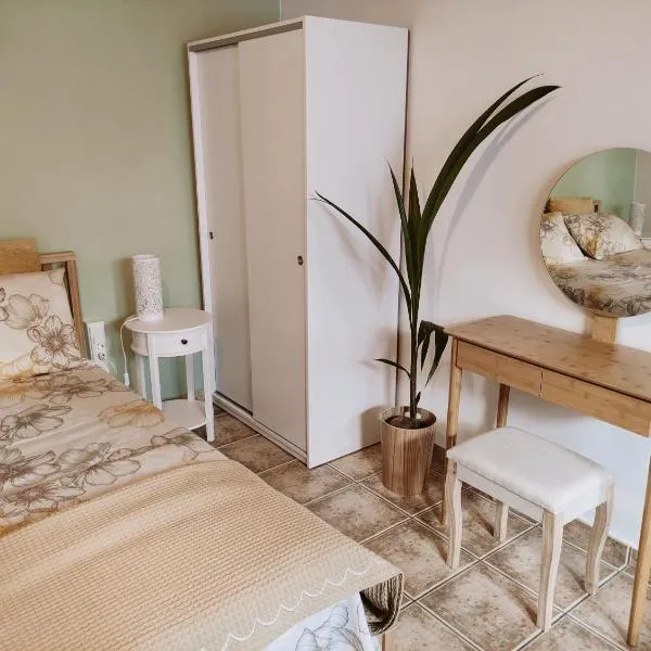 Cozy apartment in Peania (near Airport), hotel en Paianía