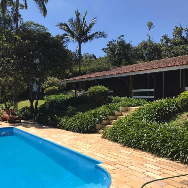 Lindo e aconchegante chalé com piscina, lareira e churrasqueira - Foto 4