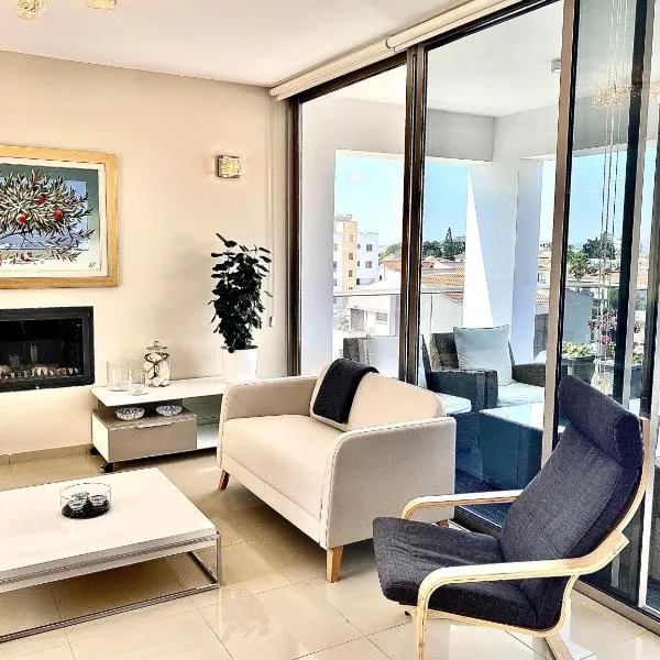 The Penthouse 401, hotel in Larnaka