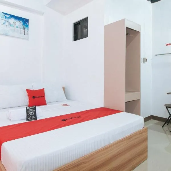 RedDoorz Near Iloilo International Airport, hotell sihtkohas Pavia