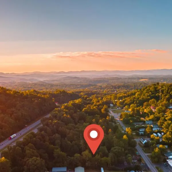 Log Cabin Motor Court, hotel em Weaverville