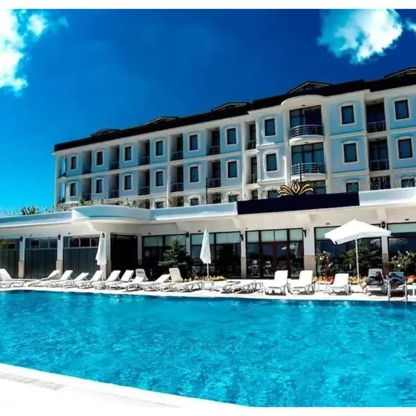 Westport Istanbul Resort & Spa Hotel, hotel di Celtikeltik