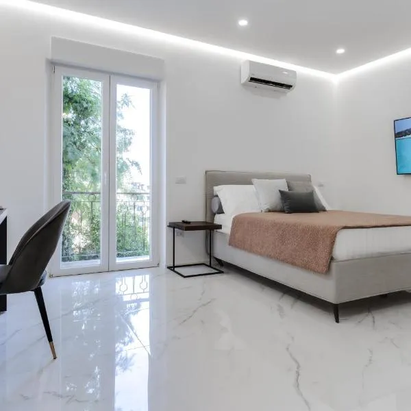 The Crown Black and White rooms, hotel a Cagliari