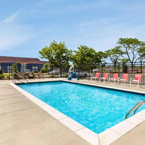 Super 8 by Wyndham Lenexa Overland Park Area/Mall Area, hotel v destinácii Lenexa