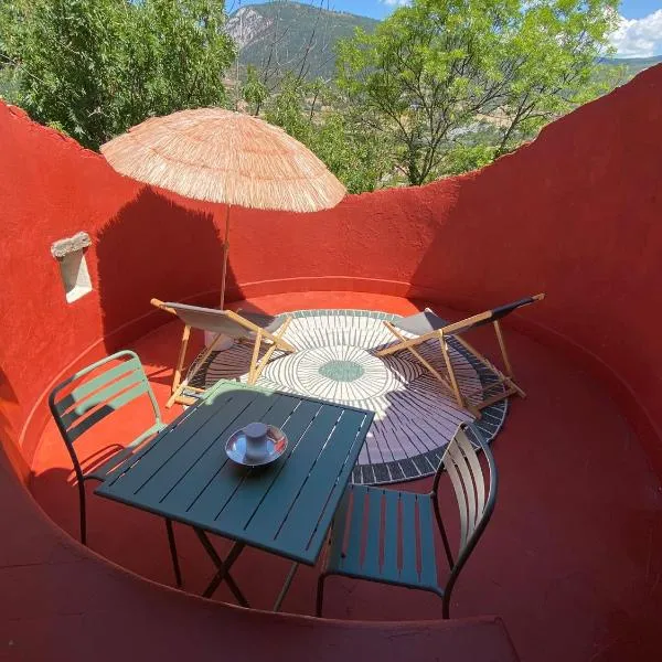 La Tour des Baronnies à la Porte de l eau, hotel in Bésignan