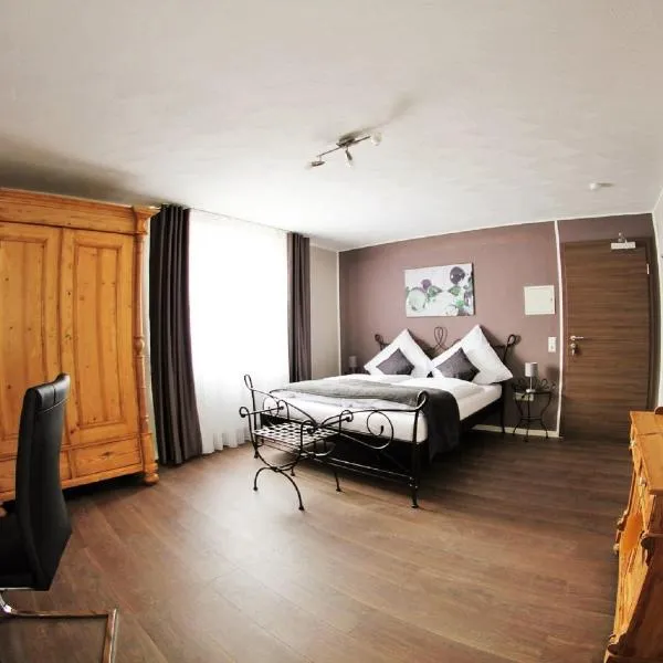 Apado-Hotel garni, hotel v destinaci Homburg
