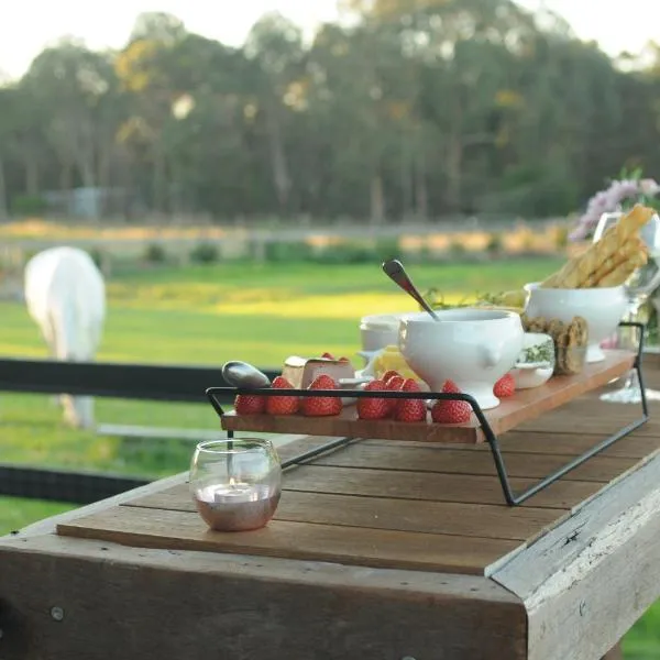Wagtail Nest Country Retreat - Longford Vic 3851, hotel em Sale