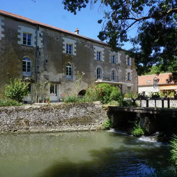 Le Moulin de Moquesouris - Chambres d'hôtes et table d'hôte, hótel í Nazelles