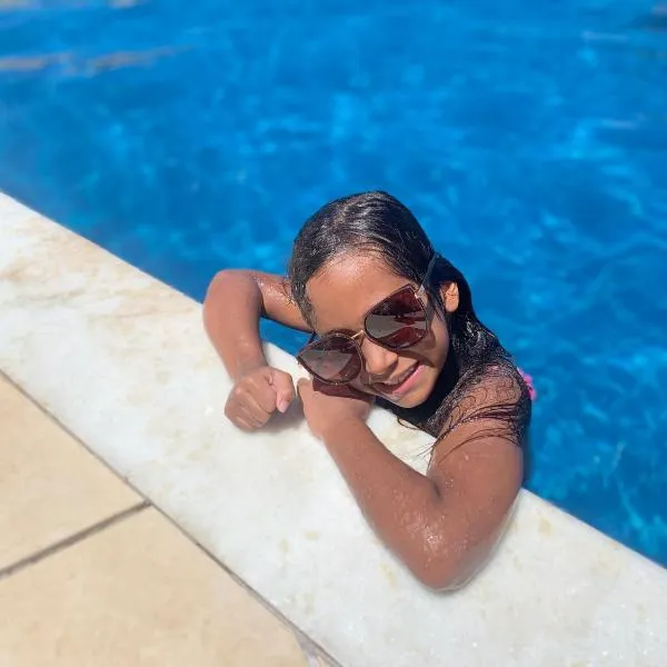 Casa com piscina em frente à praia