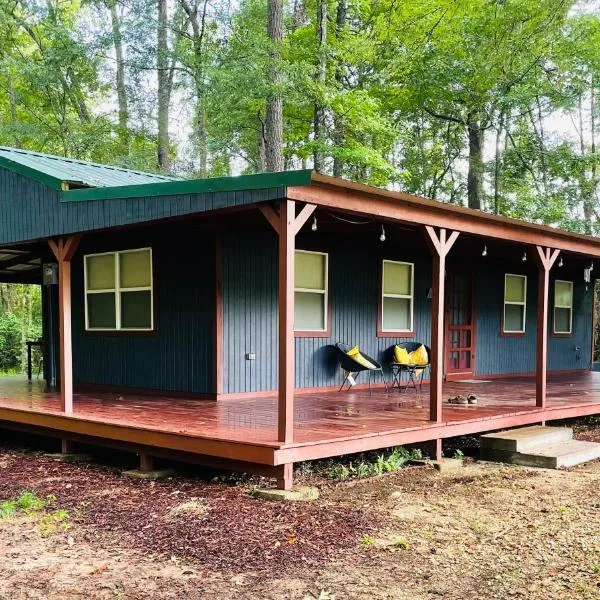 맥콤에 위치한 호텔 Cabin 2 - Modern Cabin Rentals in Southwest Mississippi at Firefly Lane