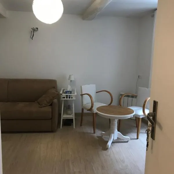 Chambre cosy 25m2, отель в городе Коллобрьер