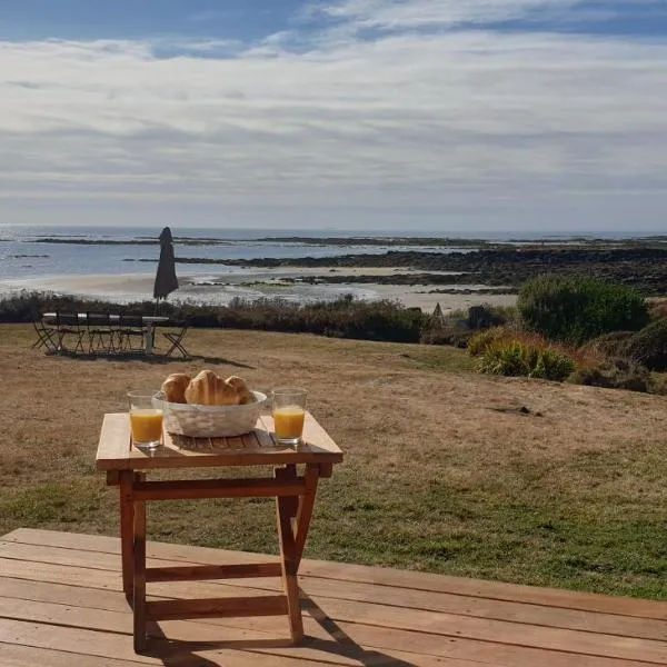 Villa Ribera - vue sur mer - Barfleur - 14 personnes، فندق في Montfarville