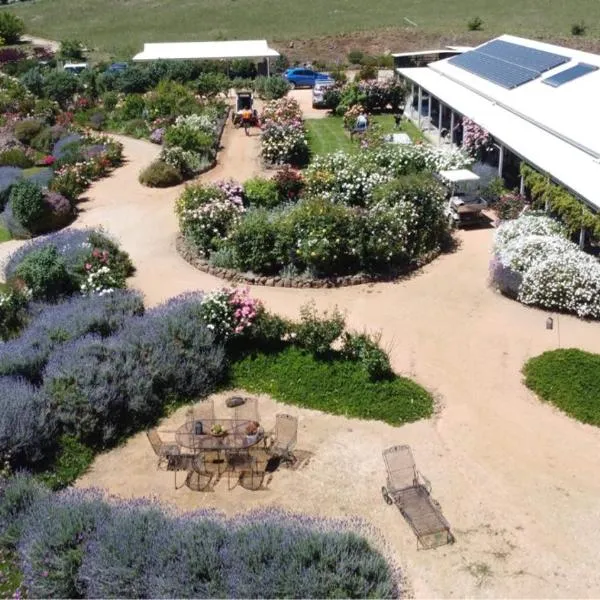 River Gardens Axedale Farmstay B&B, hotel in Goornong