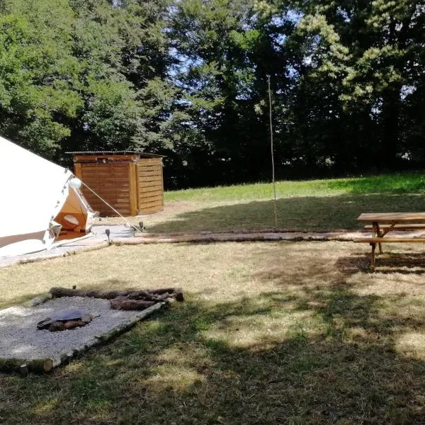 tente insolite 1 à 5 personnes, hotel in Ploërdut