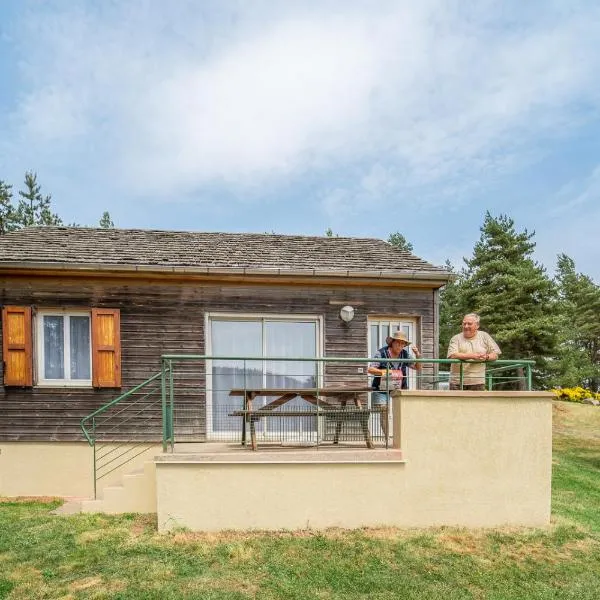 Les Chalets de la Vallee du Bes, hotel a Noalhac