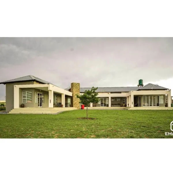 36 Emanzini (Holiday home lake view), hotel in Deneysville