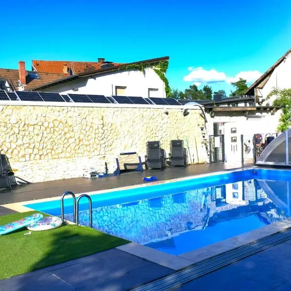 Fafa Home with Pool, hotel in Essen