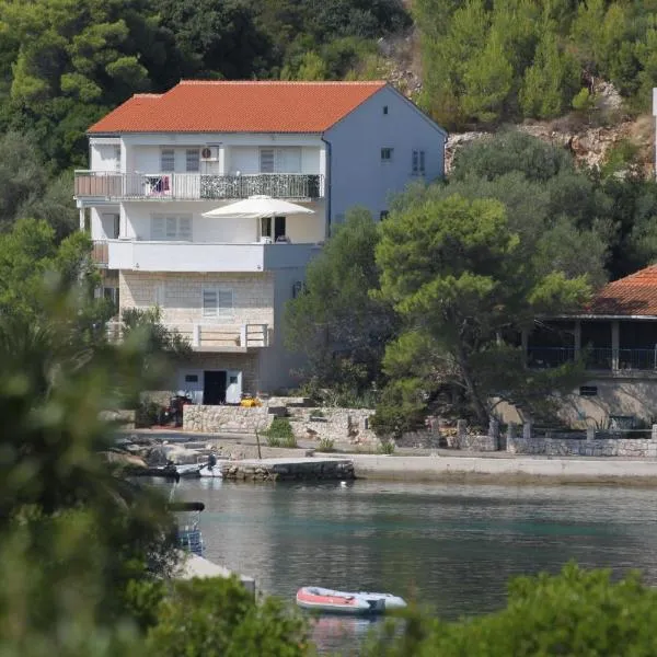 Apartments by the sea Pasadur, Lastovo - 8351, hotel v destinaci Ubli