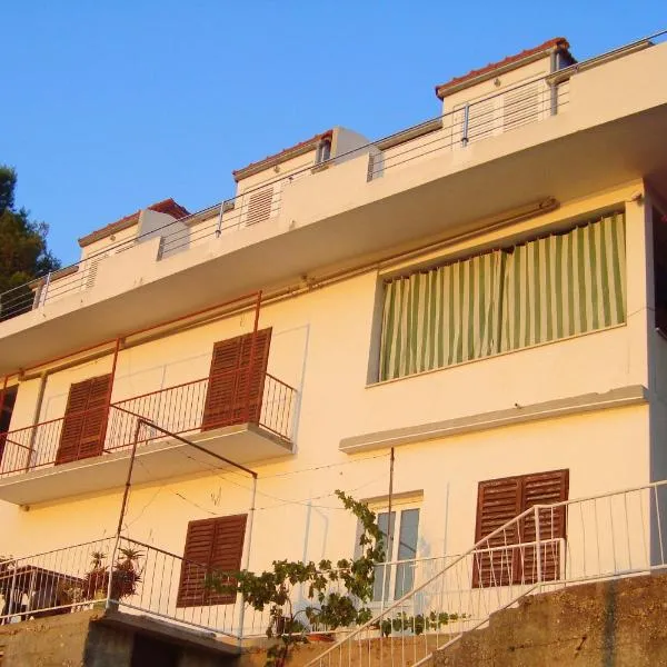 Apartments by the sea Ubli, Lastovo - 8354, hotel a Ubli