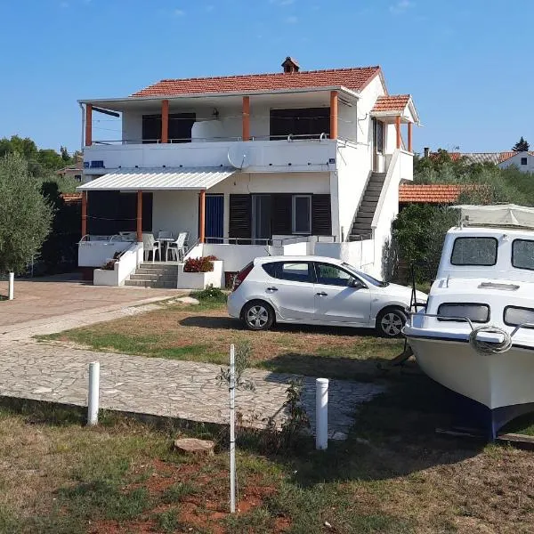 Apartments and rooms with parking space Susica, Ugljan - 8265, ξενοδοχείο σε Ugljan