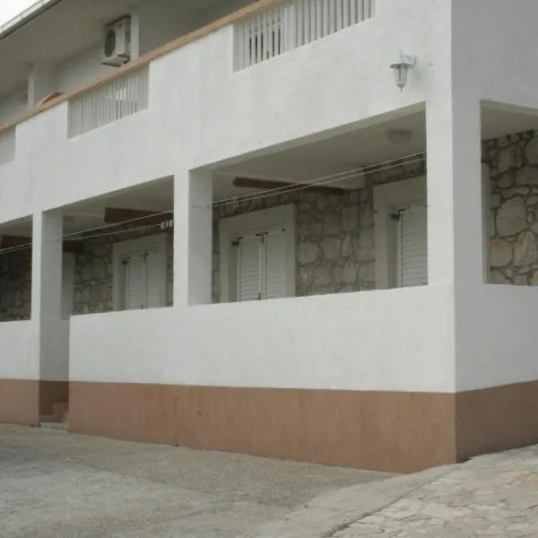 Apartments with parking space Gradac, Makarska - 11332, hotel in Gradac
