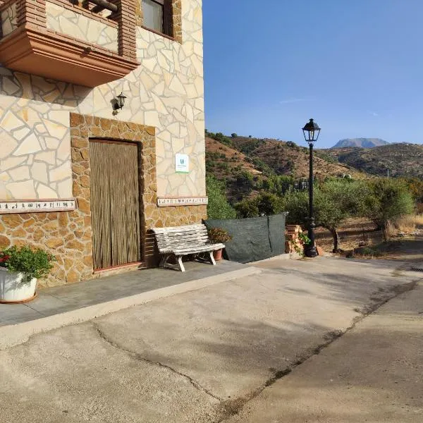 Casa Rural Sierra De Las Nieves: Tolox'da bir otel