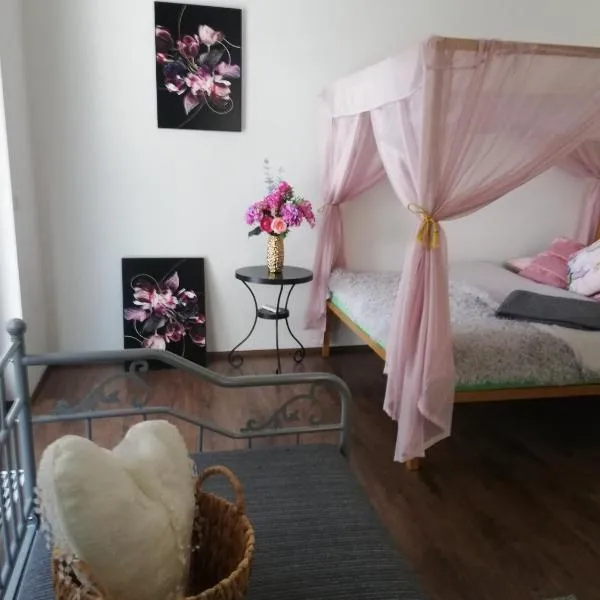 Luxusní GLAM apartmán u Brna - Vana, Terasa, Nebesa, Parkování zdarma, מלון בBučovice