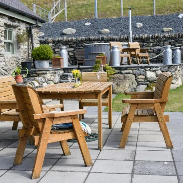 Finest Retreats - Moelis Granary - Luxury Cottage with Hot Tub, hotel en Llandrillo