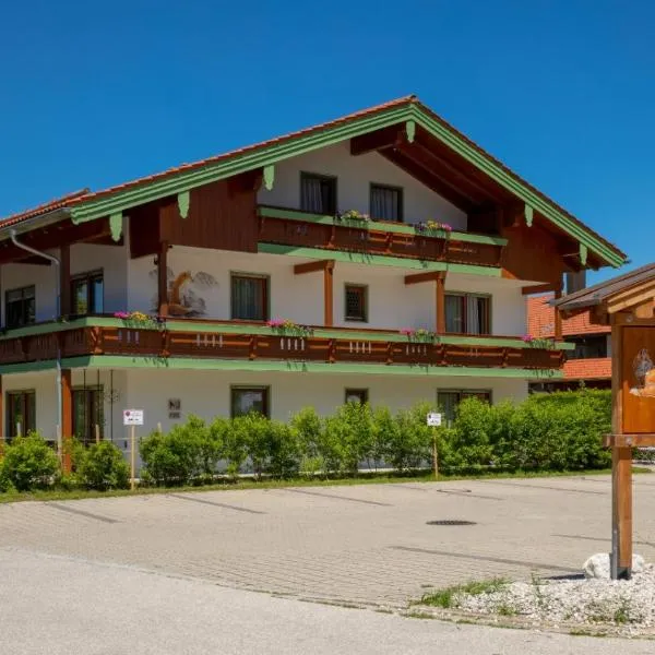 Aparthotel Chiemgaufuchs - CHIEMGAUKARTE Neu ab Mai 2025!, hotel v destinaci Inzell
