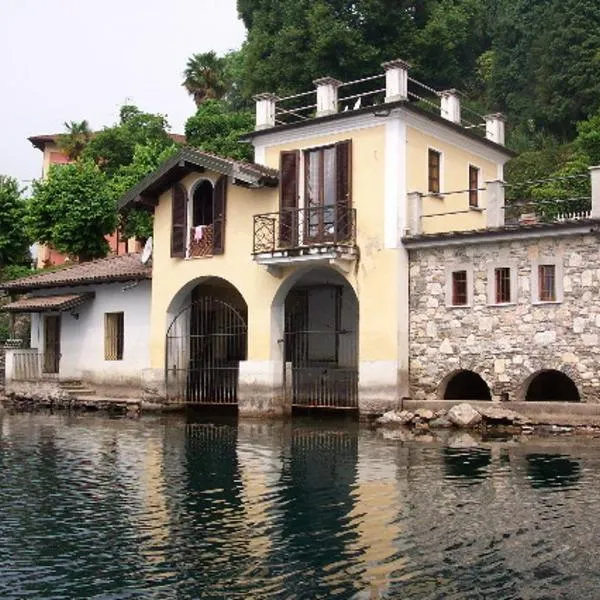 lake view cottage beach, hotel v destinaci Orta San Giulio