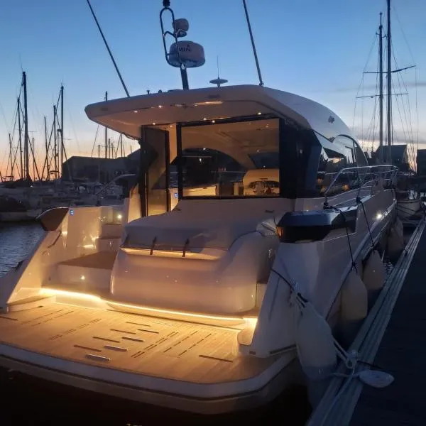Puissance, Elegance et Style, Yacht à Deauville, hotel en Deauville