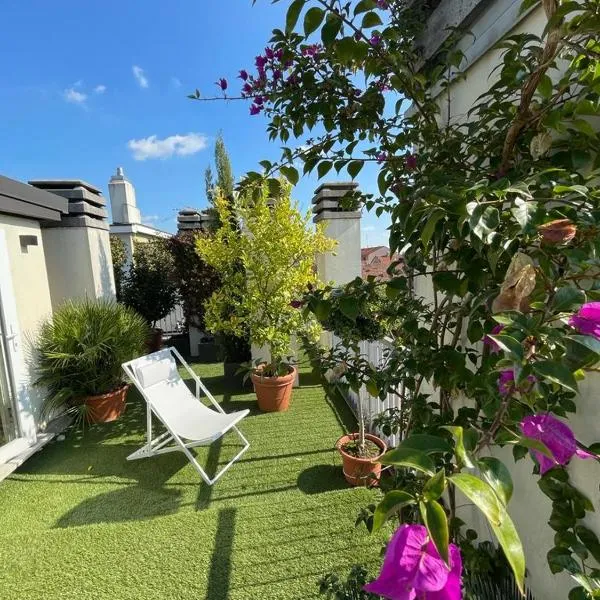 Giresio 41 - Your Penthouse with Rooftop Garden in Milano Navigli - WIFI, hotel in Milan