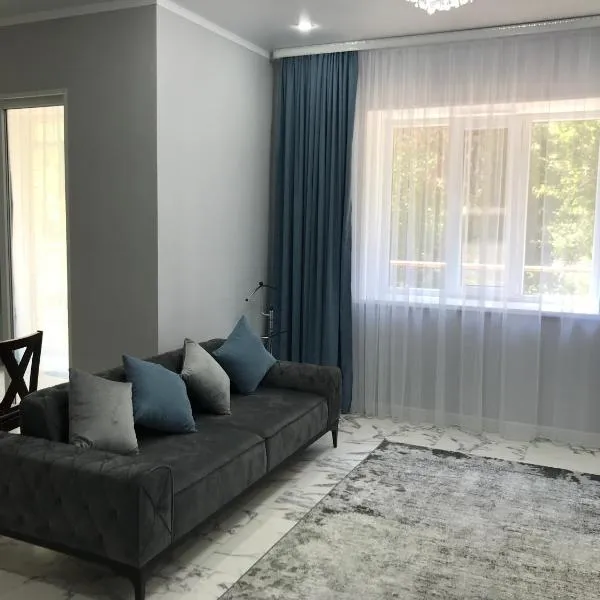 ЛЮКС Апартаменты на Назарбаева, hotel in Uralsk