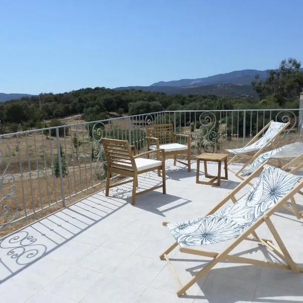 Villa vue mer et nature route de Cigala, hotel em Sollacaro