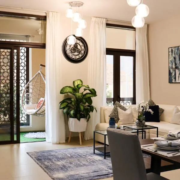 Stylish Apartment with a Jacuzzi (Park&Pool View), hotel u gradu Qantab