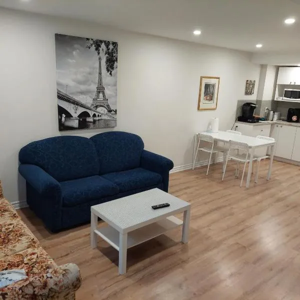Spacious basement one bedroom apartment, WiFi., hotel a Châteauguay
